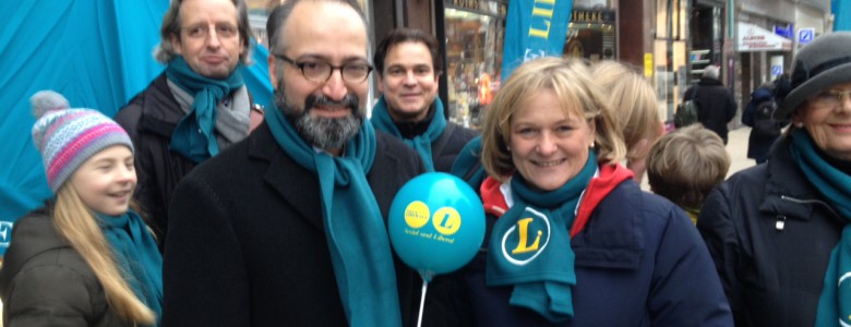 Die Bundesvorsitzenden Najib Karim und Sylvia Canel im Hamburger Wahlkampf.